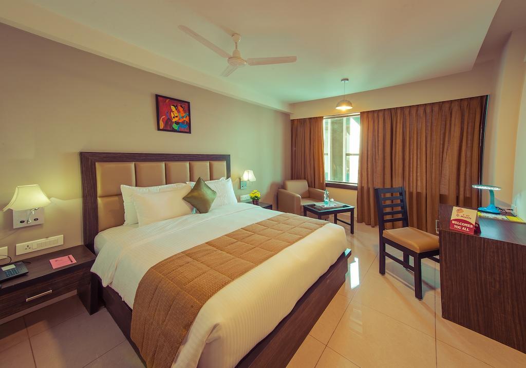 Plaza Hotel Trichy Tiruchirappalli Zimmer foto